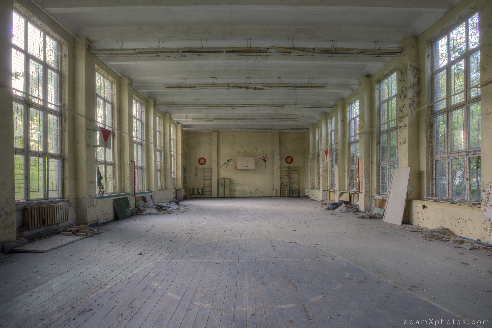 Adam X Urbex Urban Exploration Germany Juterbog School Soviet Russian Abandoned Lost Decay Gym Basketball court Gymnasium