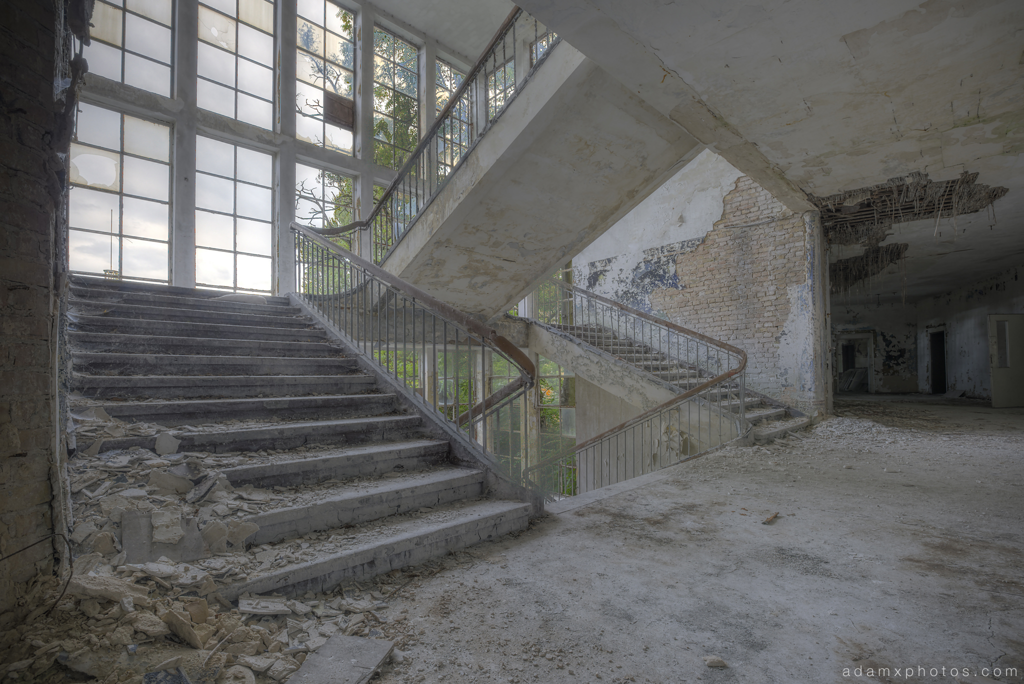 Adam X Urbex Altes Lager Juterbog Germany Urban Exploration Air base flight school CCCP Soviet Russian military Decay Lost Abandoned Derelict Hidden main entrance foyer split staircase stairs twin