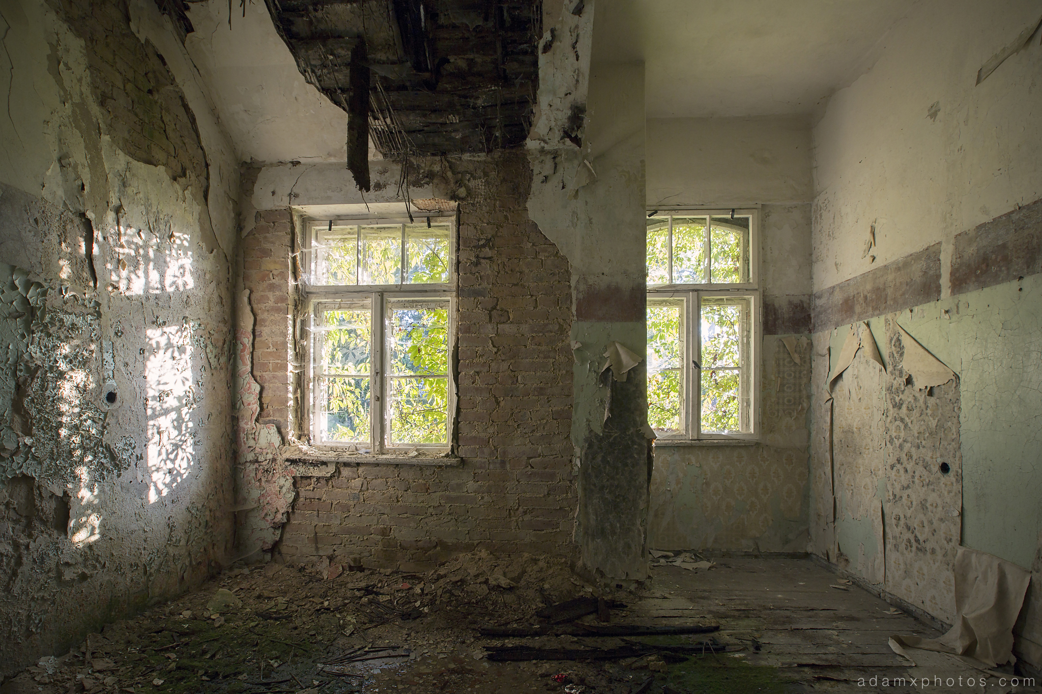 Adam X Urbex Heilstatten Hohenlychen Germany Urban Exploration Decay Lost Abandoned Hidden room wallpaper colours
