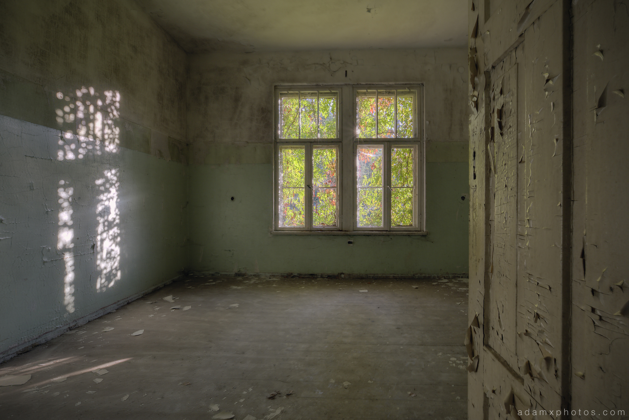 Adam X Urbex Heilstatten Hohenlychen Germany Urban Exploration Decay Lost Abandoned Hidden room peeling paint shadow