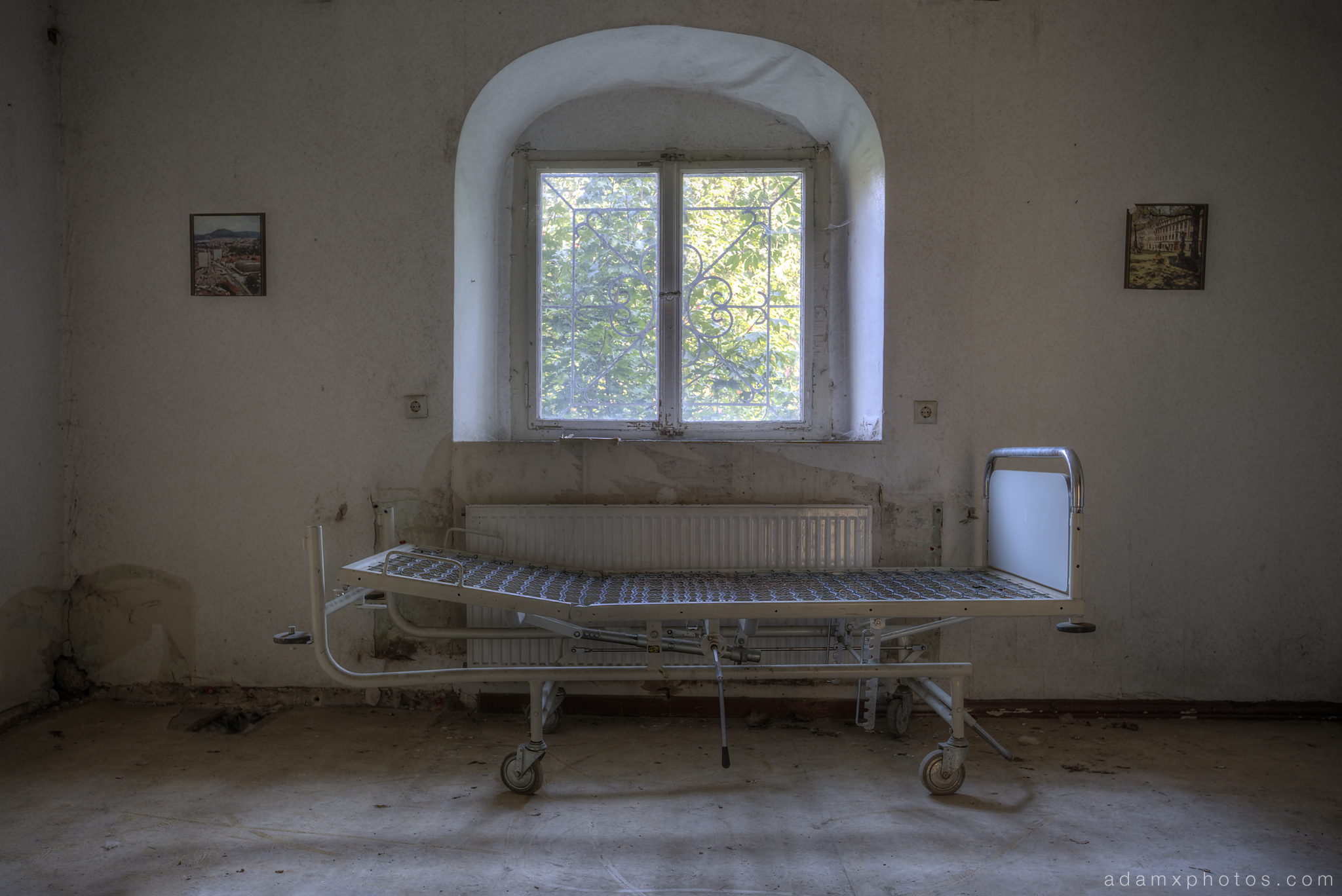 Adam X Urbex Krankenhaus von rollstuhlen Hospital of wheelchairs Germany Urban Exploration Decay Lost Abandoned Hidden Wheelchair bed window