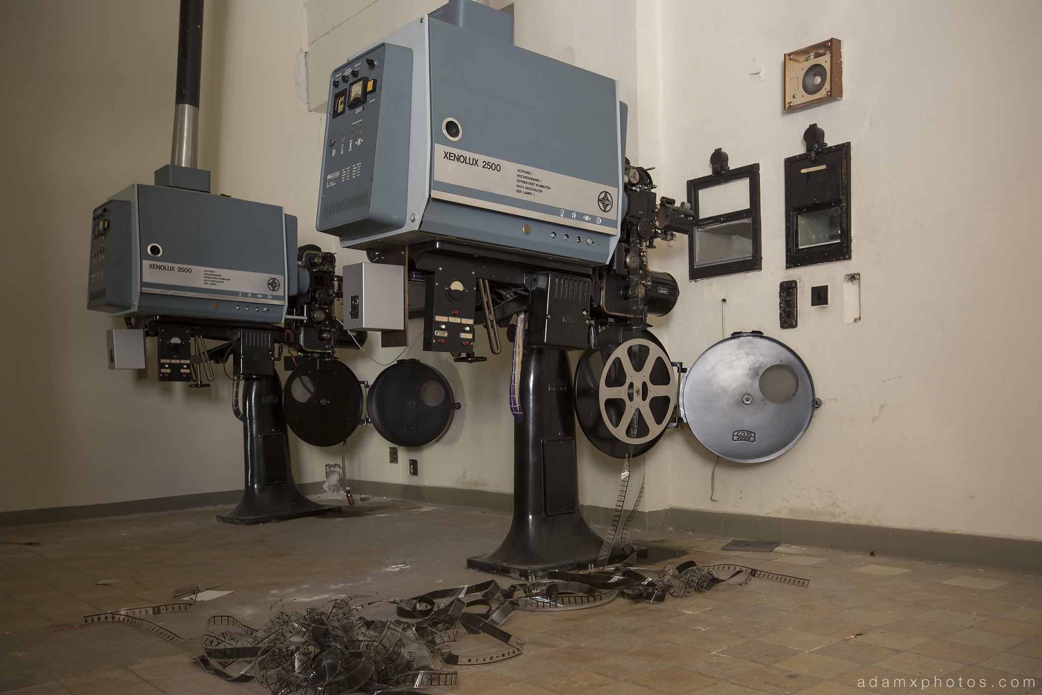 Adam X Urbex Nazi School Partishule N DDR Horsaal Germany Urban Exploration Decay Lost Abandoned projectors