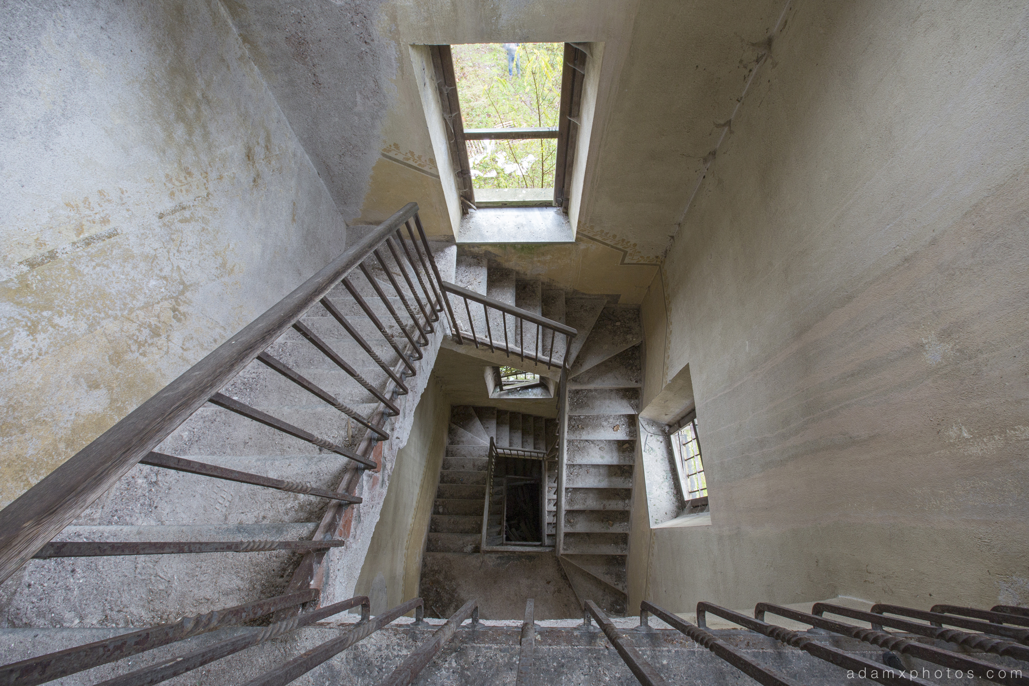 Castello di R Italy castle Urbex Adam X Urban Exploration spiral staircase looking down stairs photo photos report decay detail UE abandoned derelict unused empty disused decay decayed decaying grimy grime