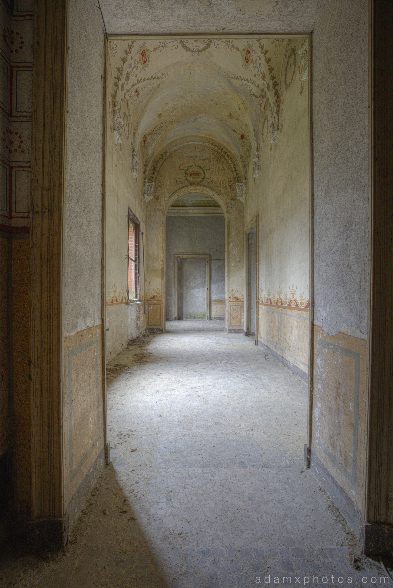 Castello di R Italy castle Urbex Adam X Urban Exploration ornate painted hallway corridor walls murals fresco frescoes detail flowers photo photos report decay detail UE abandoned derelict unused empty disused decay decayed decaying grimy grime
