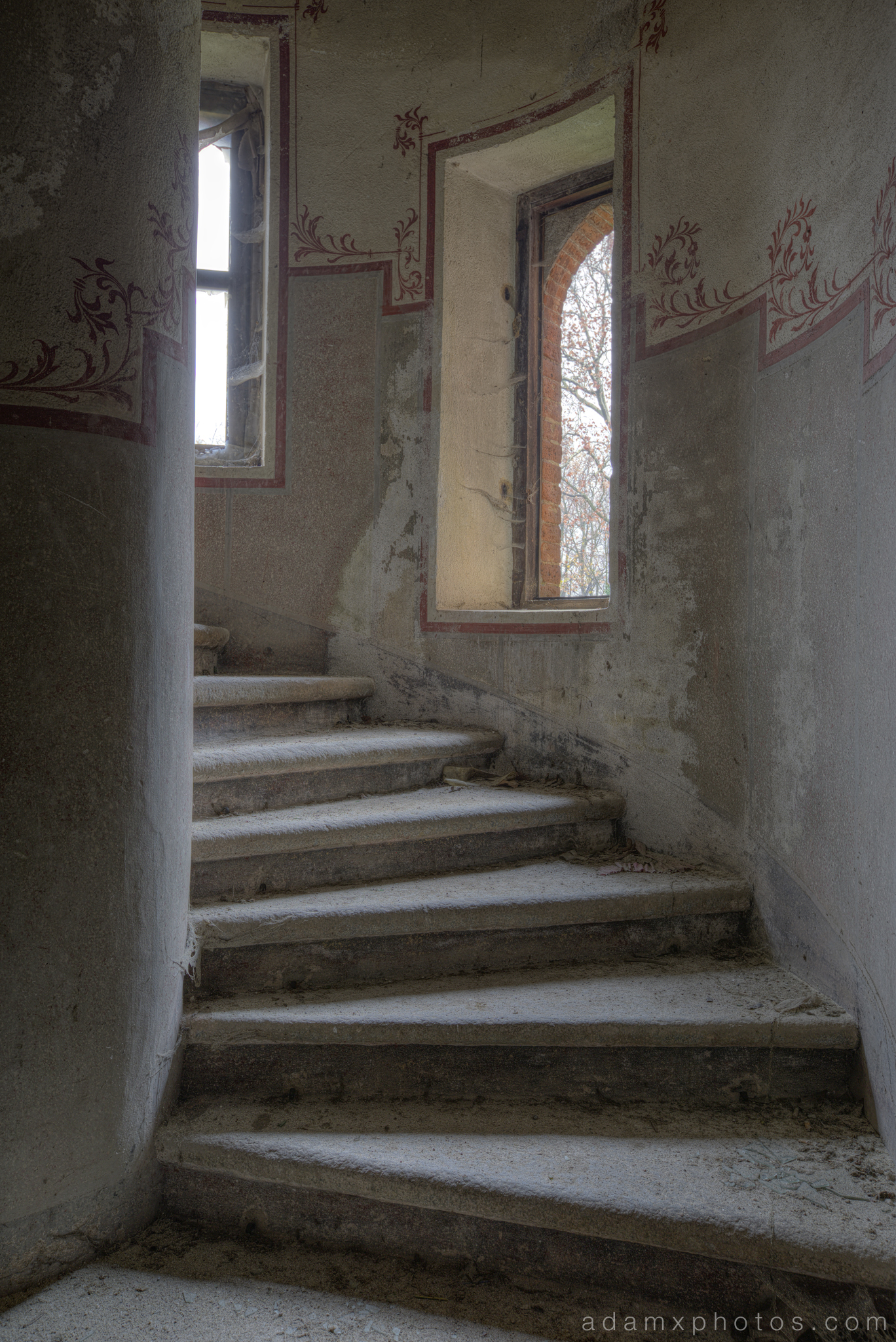 Castello di R Italy castle Urbex Adam X Urban Exploration spiral stairs staircase stone painting painted photo photos report decay detail UE abandoned derelict unused empty disused decay decayed decaying grimy grime