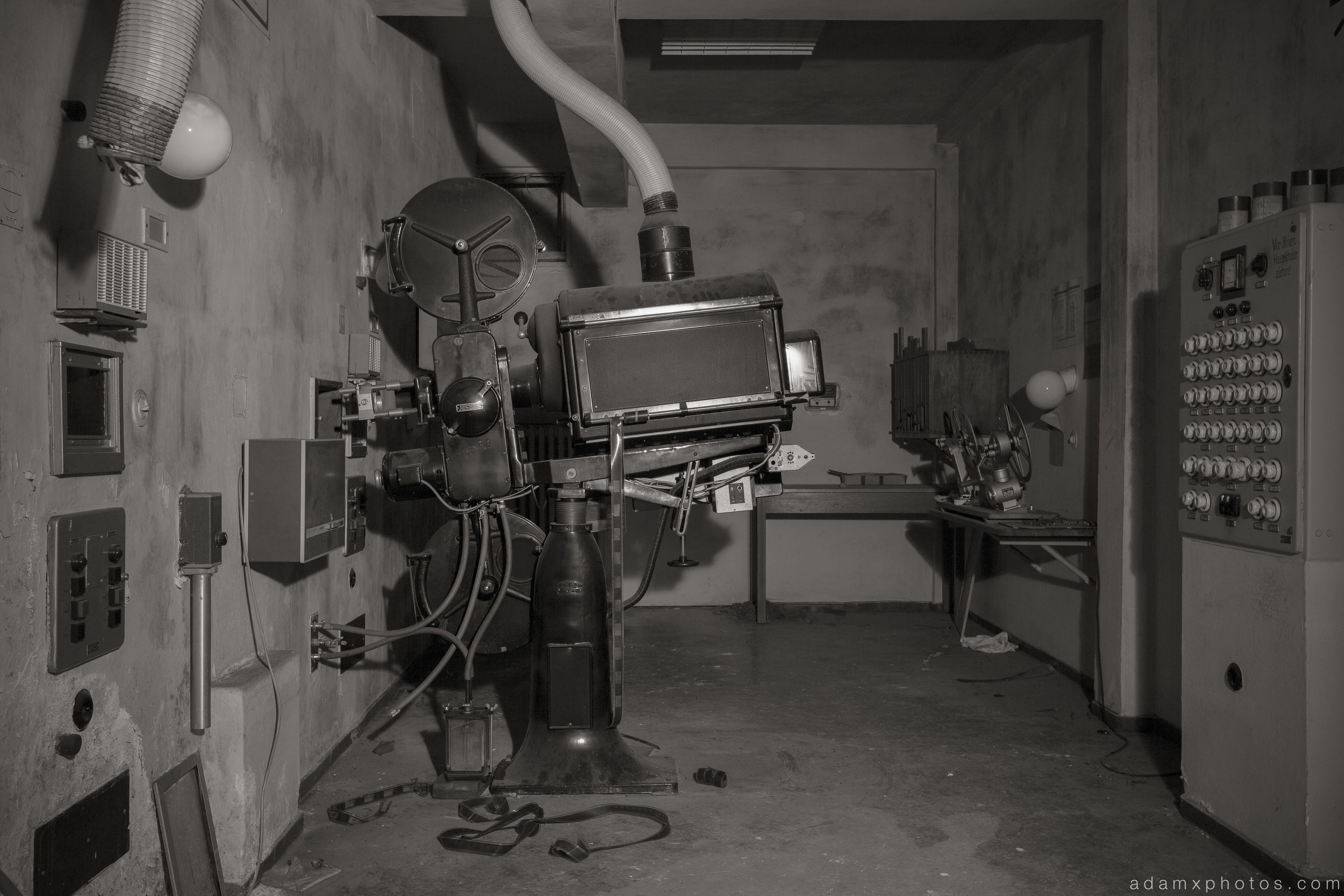 Projector black and white Salem Sanatorium Urbex Germany Adam X Urban Exploration Access 2016 Abandoned decay lost forgotten derelict location Deutschland