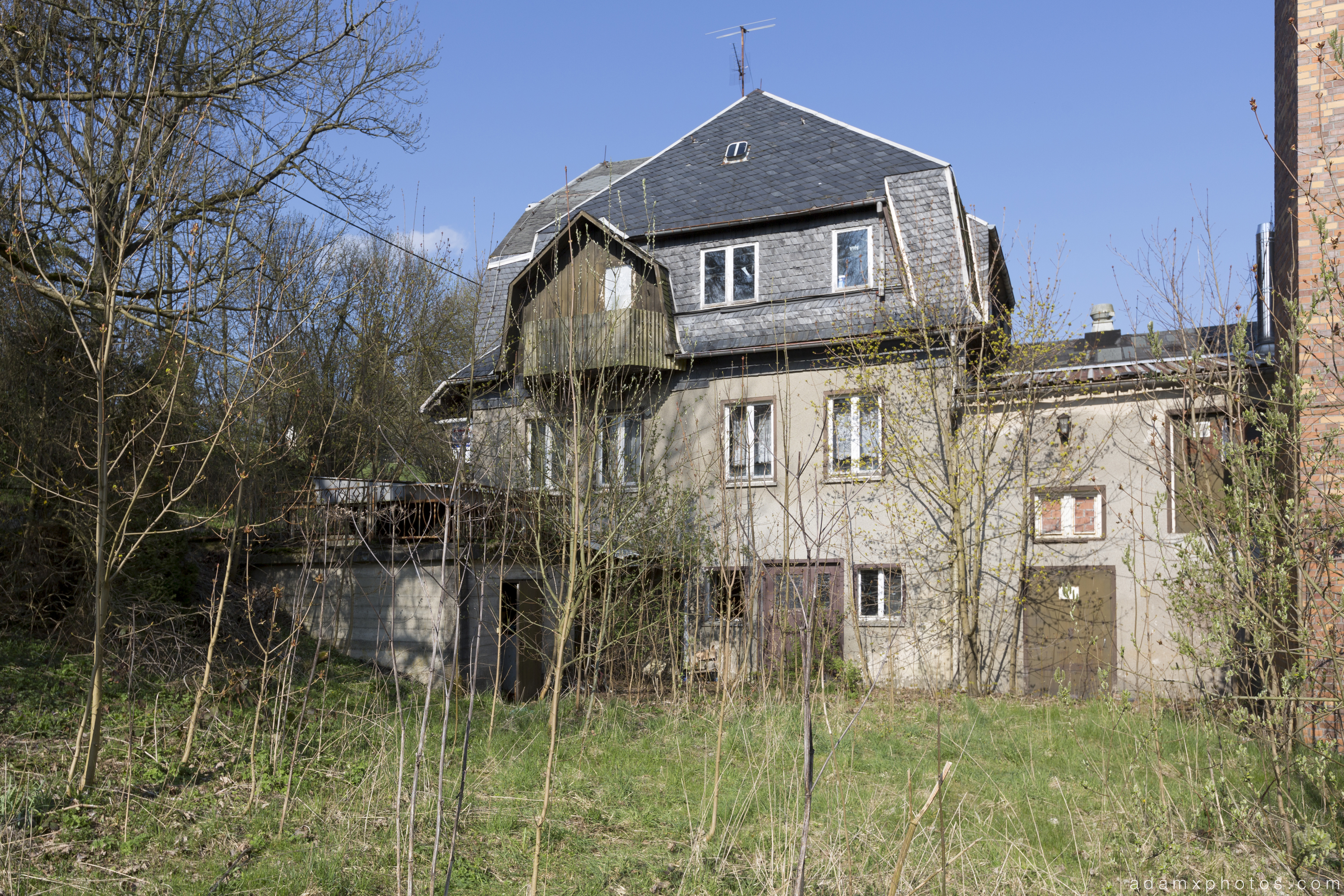 External outside Biosphere Hotel Urbex Germany Adam X Urban Exploration Access 2016 Abandoned decay lost forgotten derelict location Deutschland Mould