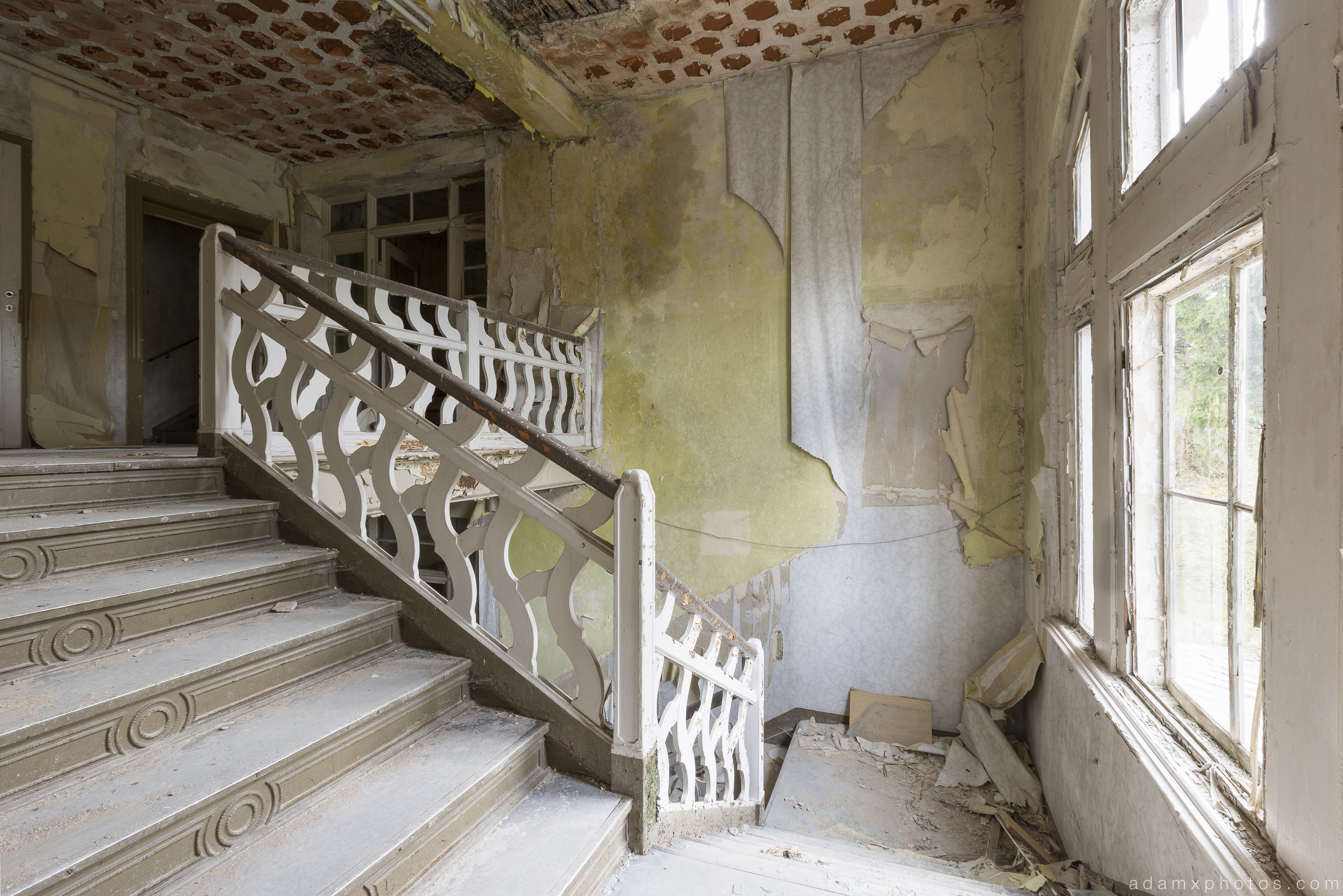 Staircase bannisters peeling paint Ferienhotel Sachsenhof Hotel Ski Alpine Urbex Germany Adam X Urban Exploration Access 2016 Abandoned decay lost forgotten derelict location Deutschland Mould