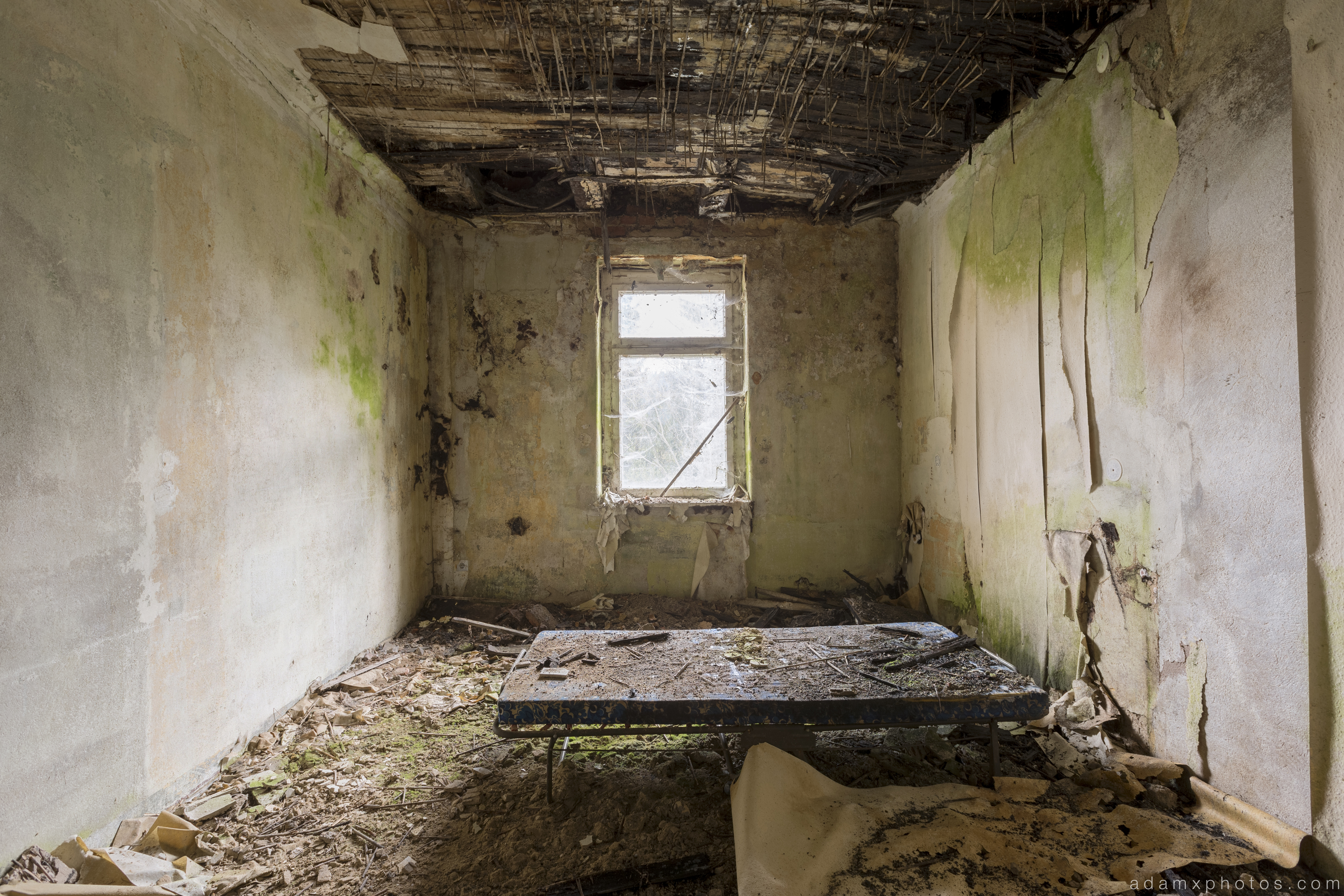 collapsing bedroom wallpaper bed peeling paint Ferienhotel Sachsenhof Hotel Ski Alpine Urbex Germany Adam X Urban Exploration Access 2016 Abandoned decay lost forgotten derelict location Deutschland Mould